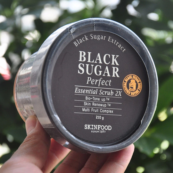 Black Sugar Exfoliating Essential Scrub