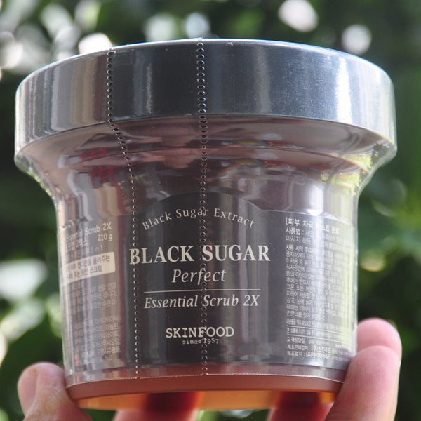 Black Sugar Exfoliating Essential Scrub